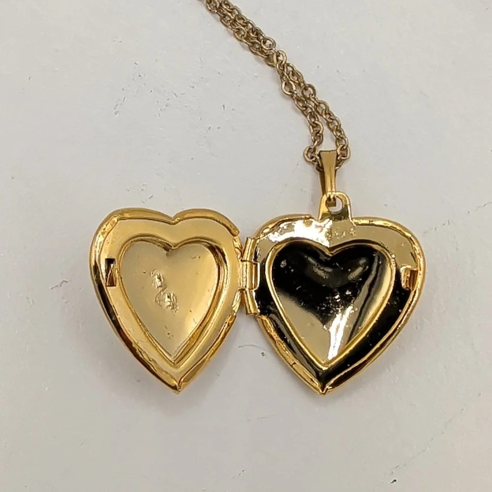 Vintage Gold Tone Faux Pearl Heart Locket Necklace Etched Scroll 18